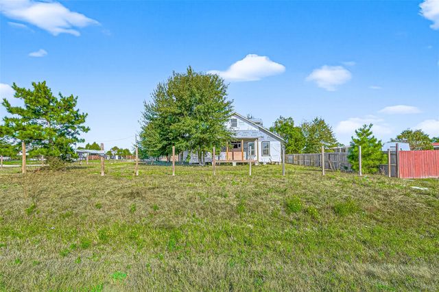 449 County Road 3566, Cleveland, TX 77327