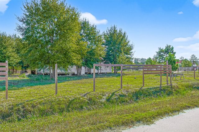 449 County Road 3566, Cleveland, TX 77327