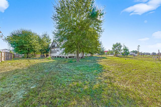 449 County Road 3566, Cleveland, TX 77327
