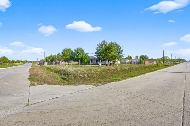 449 County Road 3566, Cleveland, TX 77327