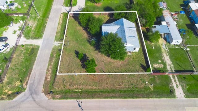 449 County Road 3566, Cleveland, TX 77327