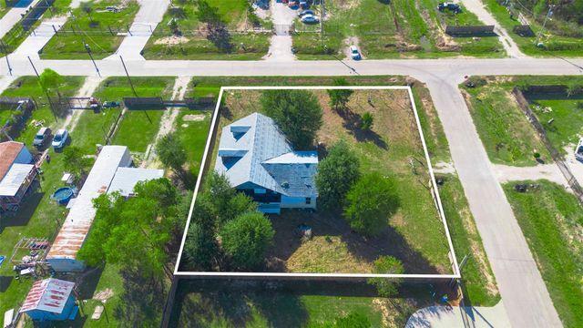 449 County Road 3566, Cleveland, TX 77327