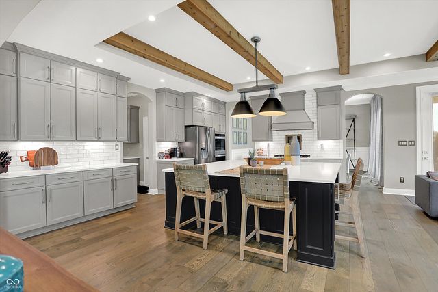 5658 Bentbrook Drive, Bargersville, IN 46106