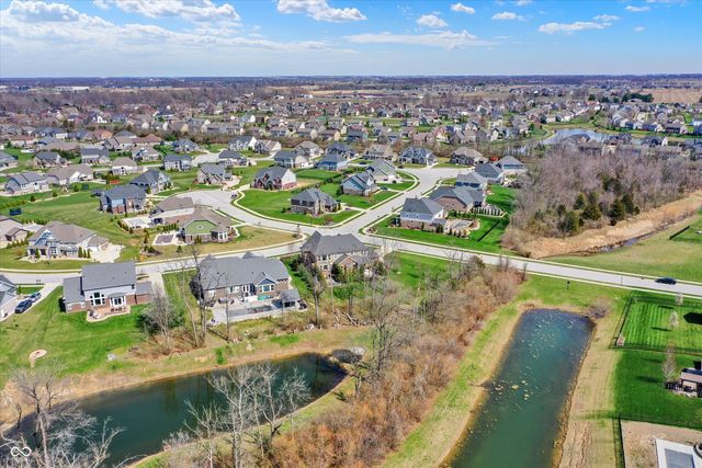 5658 Bentbrook Drive, Bargersville, IN 46106