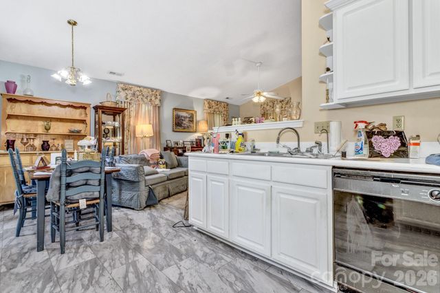 105 Amelia Drive, Hendersonville, NC 28792