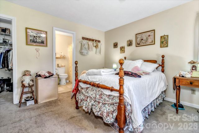 105 Amelia Drive, Hendersonville, NC 28792