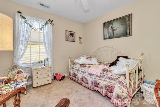 105 Amelia Drive, Hendersonville, NC 28792