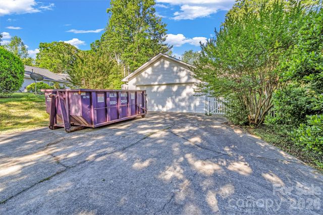 105 Amelia Drive, Hendersonville, NC 28792