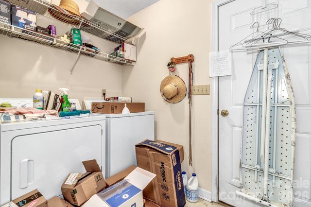 105 Amelia Drive, Hendersonville, NC 28792