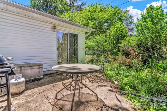 105 Amelia Drive, Hendersonville, NC 28792