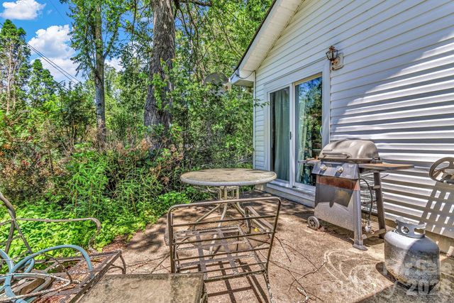 105 Amelia Drive, Hendersonville, NC 28792