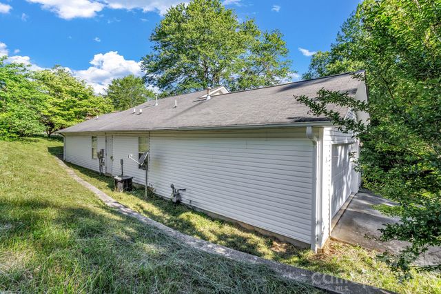 105 Amelia Drive, Hendersonville, NC 28792