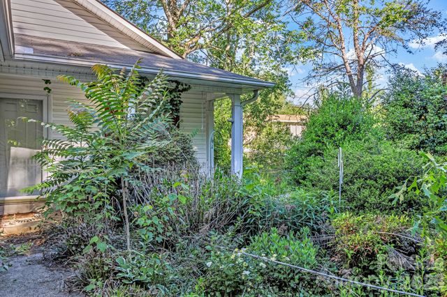 105 Amelia Drive, Hendersonville, NC 28792