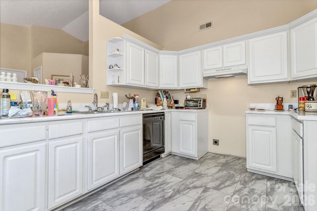 105 Amelia Drive, Hendersonville, NC 28792