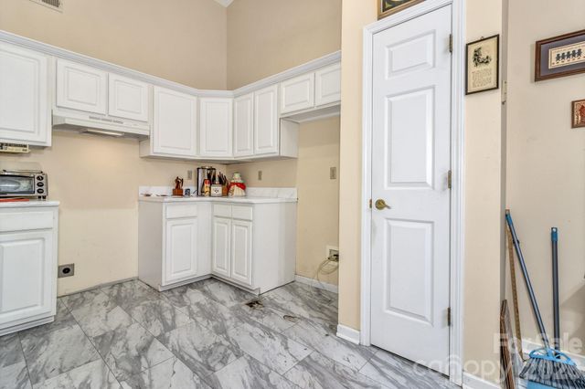 105 Amelia Drive, Hendersonville, NC 28792