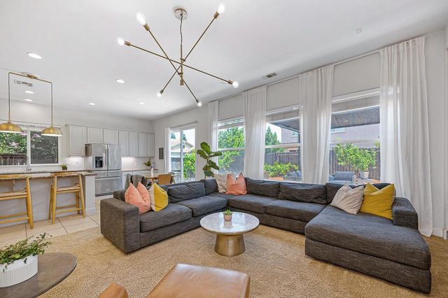 9715 Collie Way, Elk Grove, CA 95757