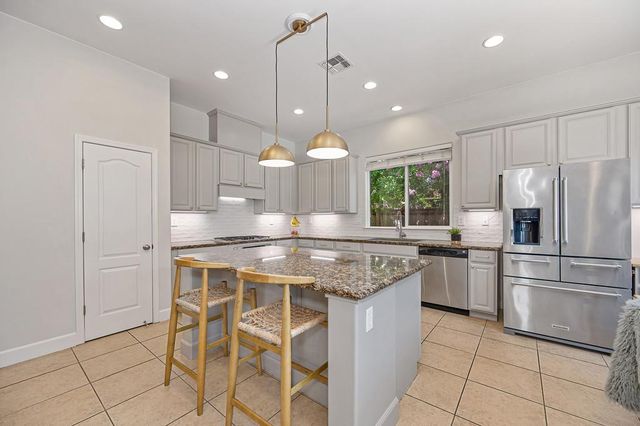 9715 Collie Way, Elk Grove, CA 95757