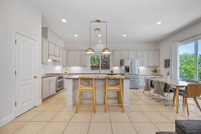 9715 Collie Way, Elk Grove, CA 95757