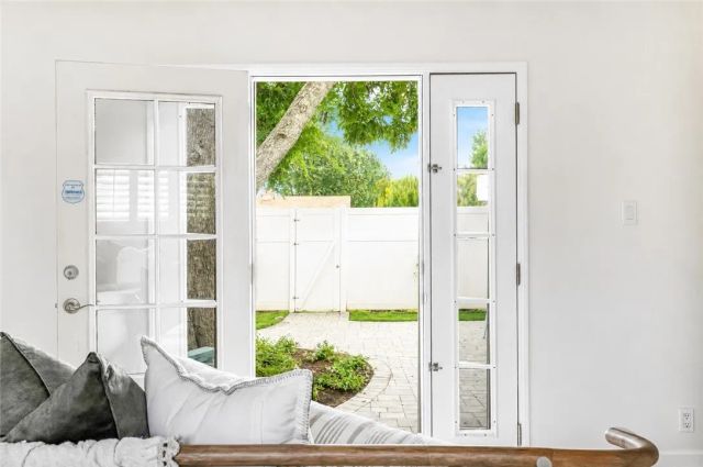 13903 Hesby Street, Sherman Oaks, CA 91423
