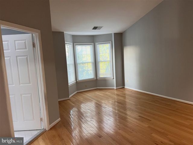 8164 BOSS ST, Vienna, VA 22182