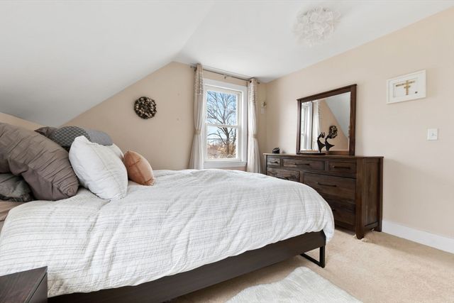 32 Broadway Ave, Ipswich, MA 01938