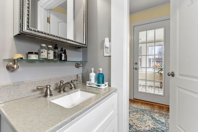 32 Broadway Ave, Ipswich, MA 01938