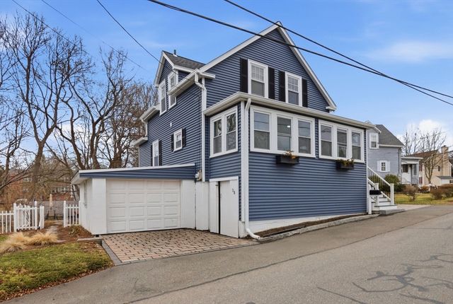 32 Broadway Ave, Ipswich, MA 01938