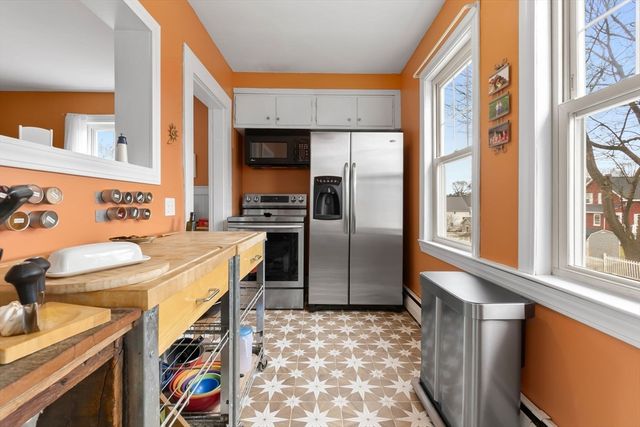 32 Broadway Ave, Ipswich, MA 01938