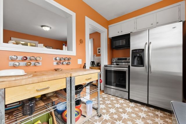 32 Broadway Ave, Ipswich, MA 01938