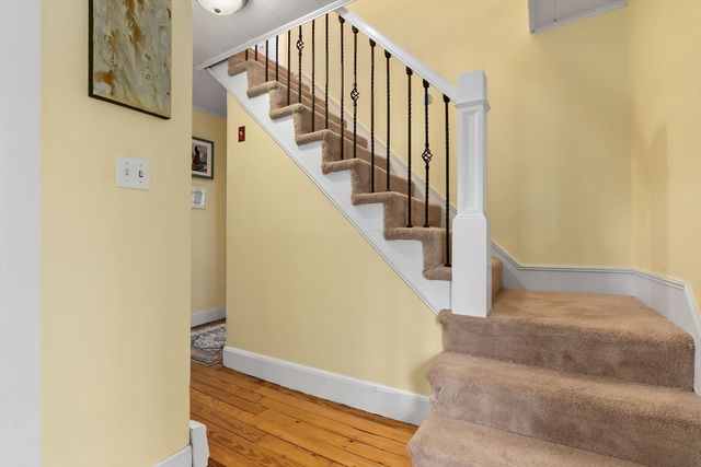 32 Broadway Ave, Ipswich, MA 01938