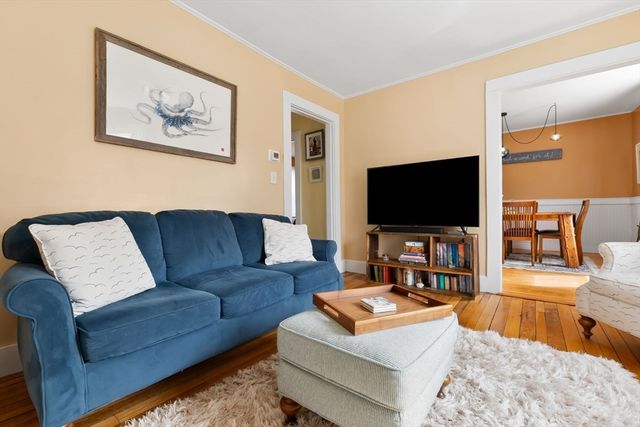 32 Broadway Ave, Ipswich, MA 01938