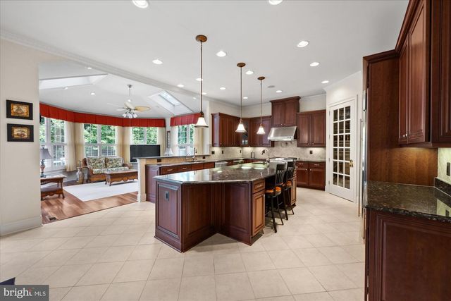 43126 MEADOW GROVE DR, Ashburn, VA 20147