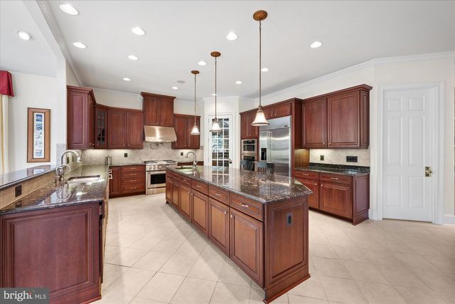 43126 MEADOW GROVE DR, Ashburn, VA 20147