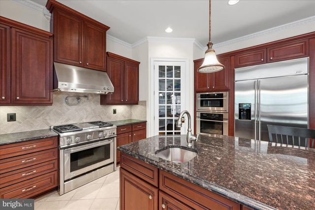 43126 MEADOW GROVE DR, Ashburn, VA 20147