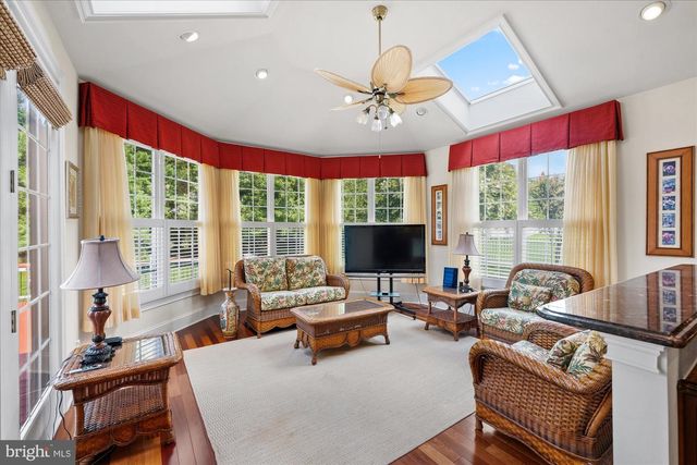 43126 MEADOW GROVE DR, Ashburn, VA 20147
