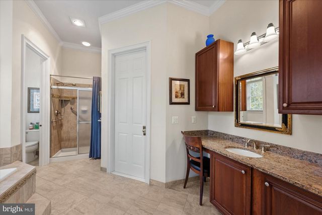 43126 MEADOW GROVE DR, Ashburn, VA 20147