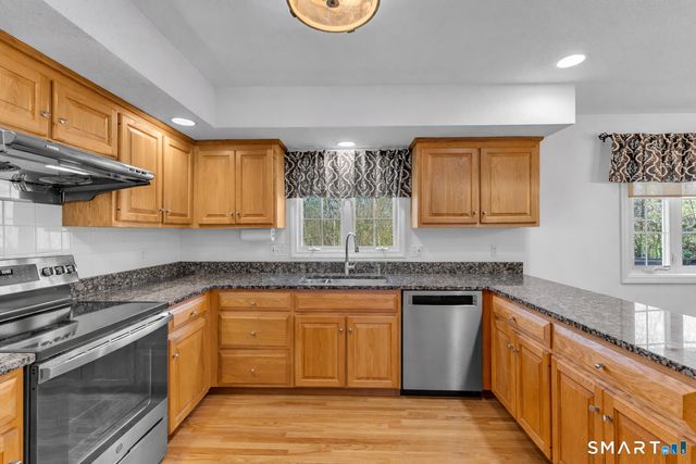 322 Willow Road, Guilford, CT 06437