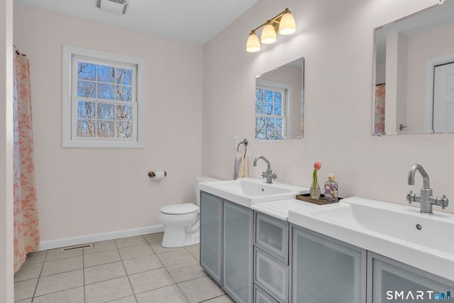 322 Willow Road, Guilford, CT 06437