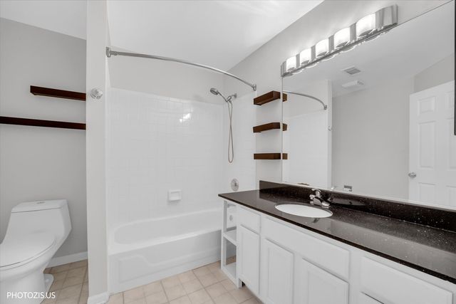 3185 ANTON Drive 3185, Aurora, IL 60504
