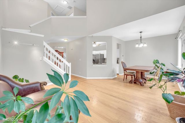 3185 ANTON Drive 3185, Aurora, IL 60504