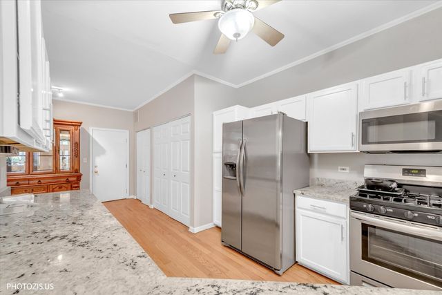 3185 ANTON Drive 3185, Aurora, IL 60504