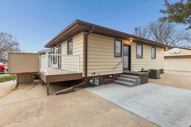 2554 AVENUE L, Council Bluffs, IA 51501