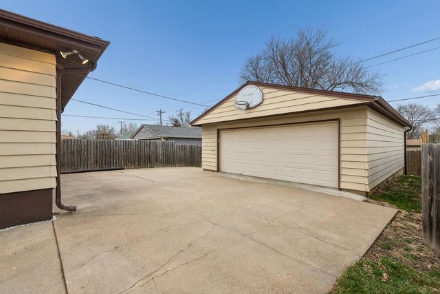 2554 AVENUE L, Council Bluffs, IA 51501