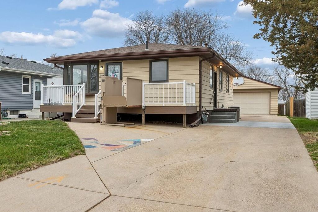 2554 AVENUE L, Council Bluffs, IA 51501