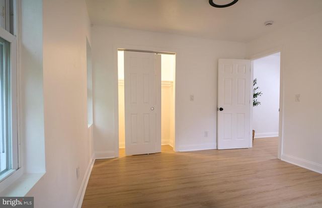 25 S HOLLY AVE, Maple Shade, NJ 08052