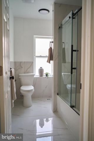 25 S HOLLY AVE, Maple Shade, NJ 08052