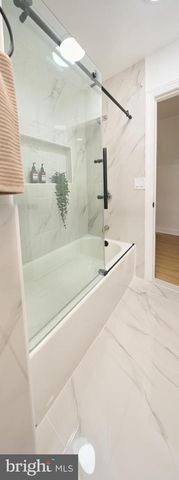 25 S HOLLY AVE, Maple Shade, NJ 08052