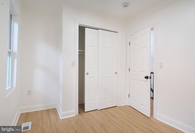 25 S HOLLY AVE, Maple Shade, NJ 08052