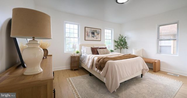 25 S HOLLY AVE, Maple Shade, NJ 08052