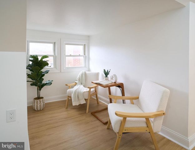 25 S HOLLY AVE, Maple Shade, NJ 08052